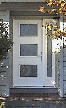 A Therma-Tru front entry door installed in this Oakland residence